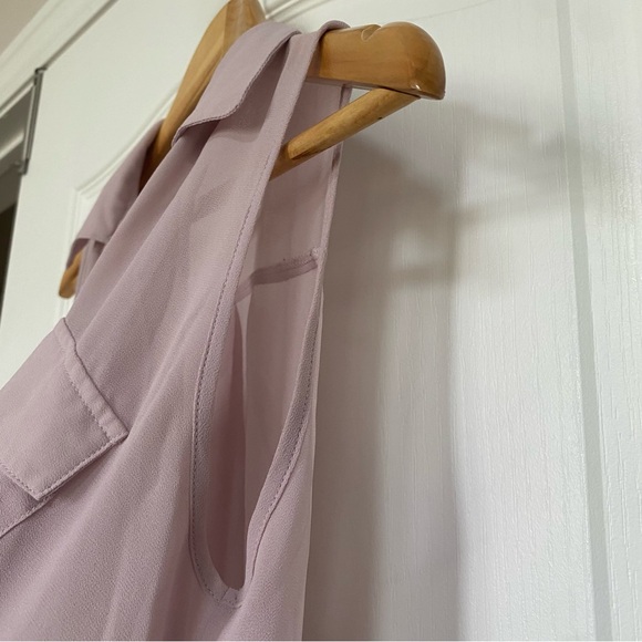 Tobi Sleeveless Deep V-Neck Blouse in Mauve Size S - Picture 3 of 9